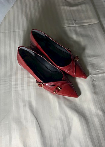 Kırmızı Tokalı İnce Topuklu Kadın Ayakkabı - Görsel 2