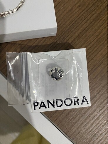Pandora charm pati