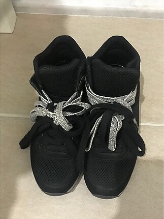 File bershka spor ayakkabı