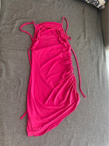 Pembe elbise