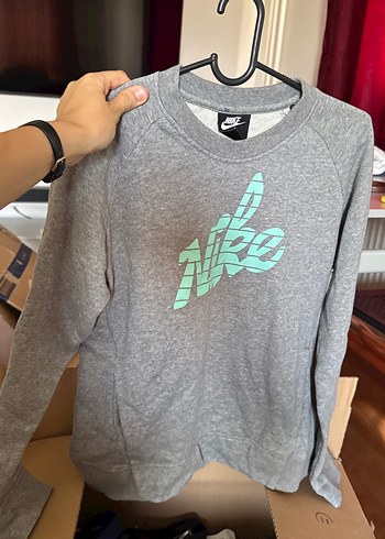 Nike Gri Baskılı Uzun Kollu Sweatshirt