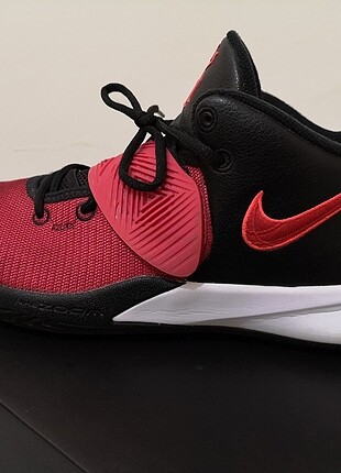 Kyrie Flytrap III 