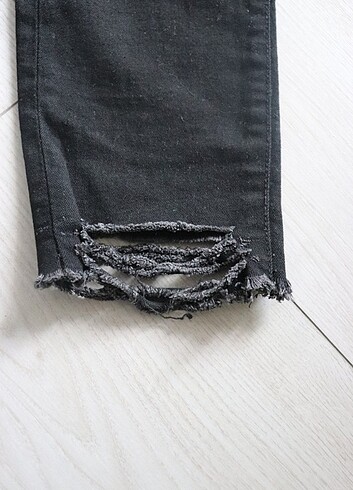 29 Beden siyah Renk H&m yirtik jean