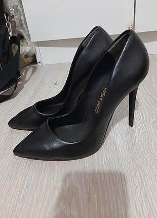 Siyah stiletto