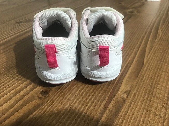 26 Beden beyaz Renk Nike spor ayakkabı