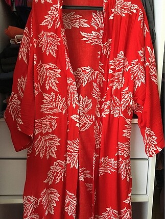 Kırmızı kimono