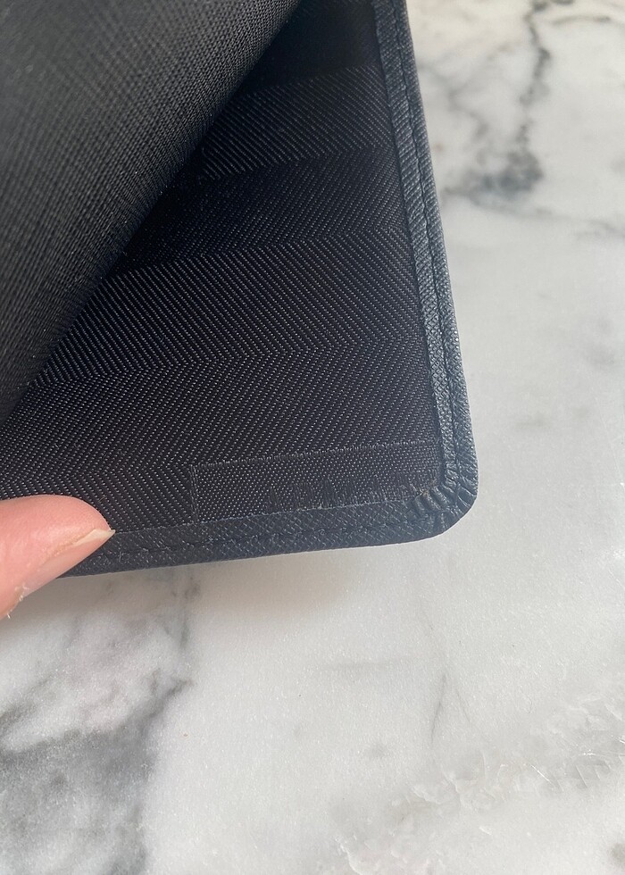 Armani Collezioni - Deri Pasaportluk - Görsel 4