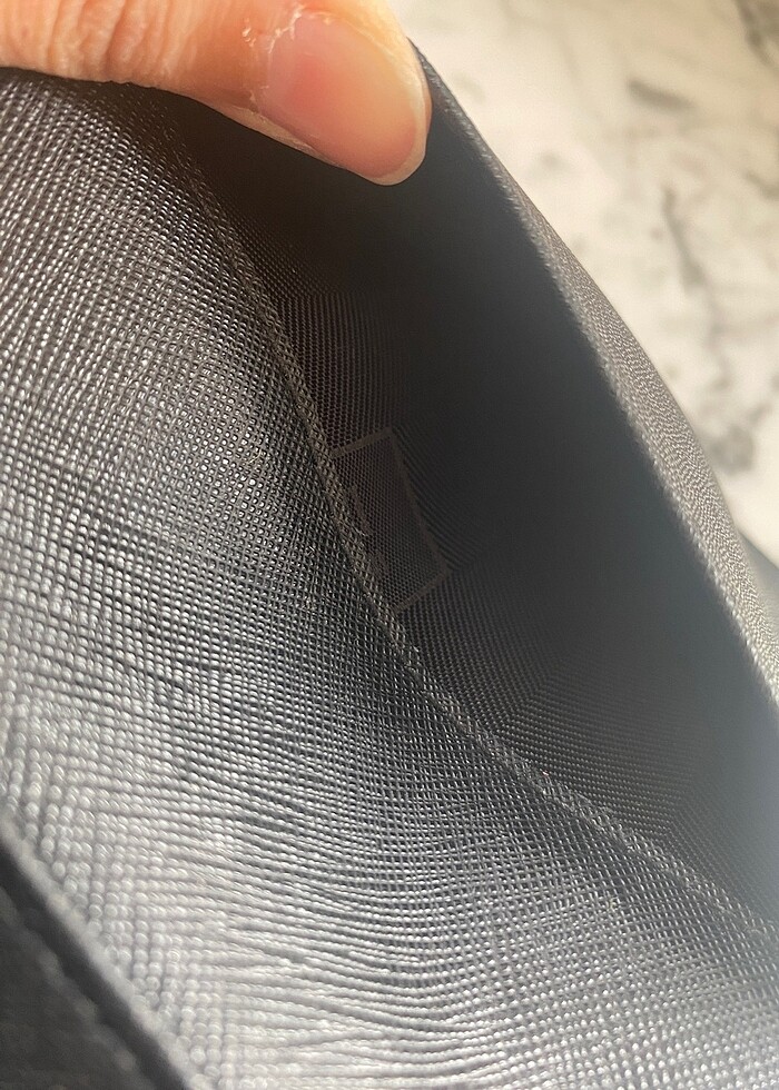 Armani Collezioni - Deri Pasaportluk - Görsel 5