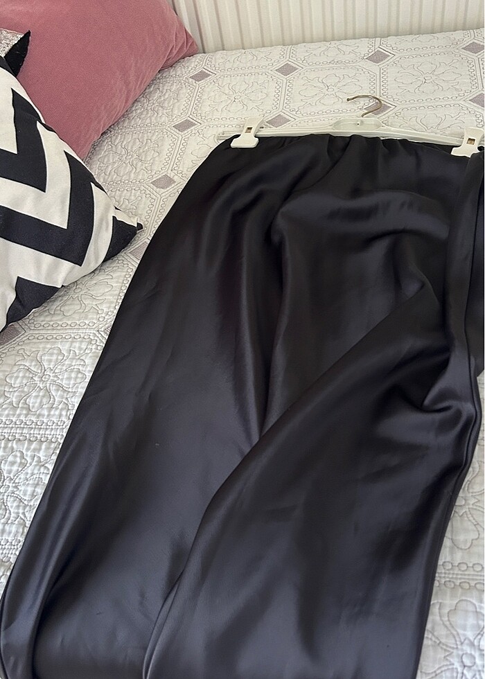 SİYAH SATEN ETEK - Görsel 4