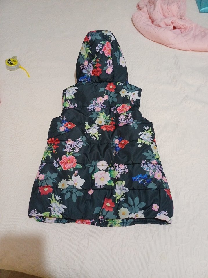 Kız Çocuk Çiçek Desenli Kapüşonlu Yelek - Görsel 3