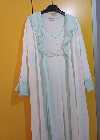 Uzun Beyaz Kadın bornoz ve gecelik - Görsel 4