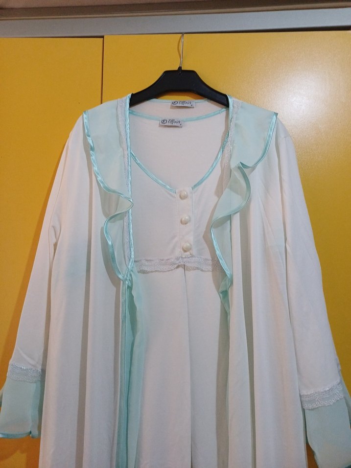 Uzun Beyaz Kadın bornoz ve gecelik - Görsel 2