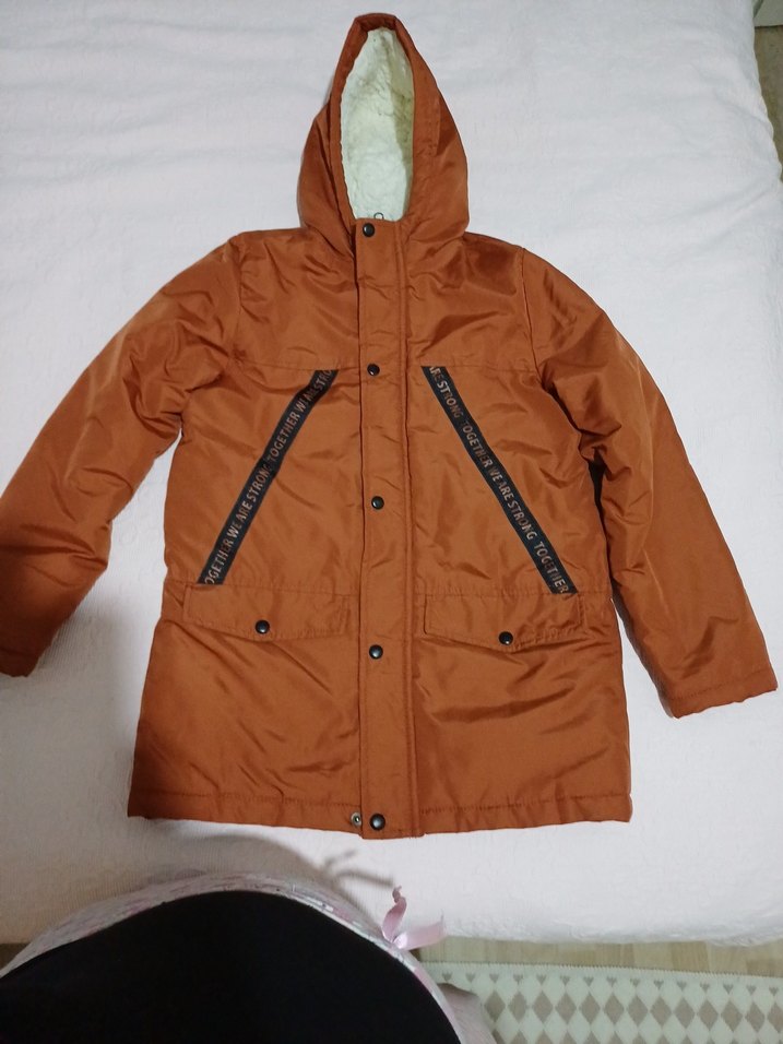 Kapüşonlu Düğmeli Erkek Çocuk Kahverengi Ceket - Görsel 5