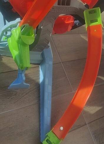 Beden Renk Hot Wheels GJM77 Dönen Tekerlek Macerası Yarış Seti 5 yaş ve üz
