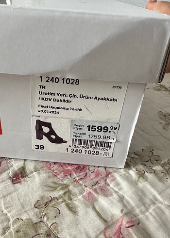 39 Beden Siyah Katlı Topuklu Kadın Sandalet