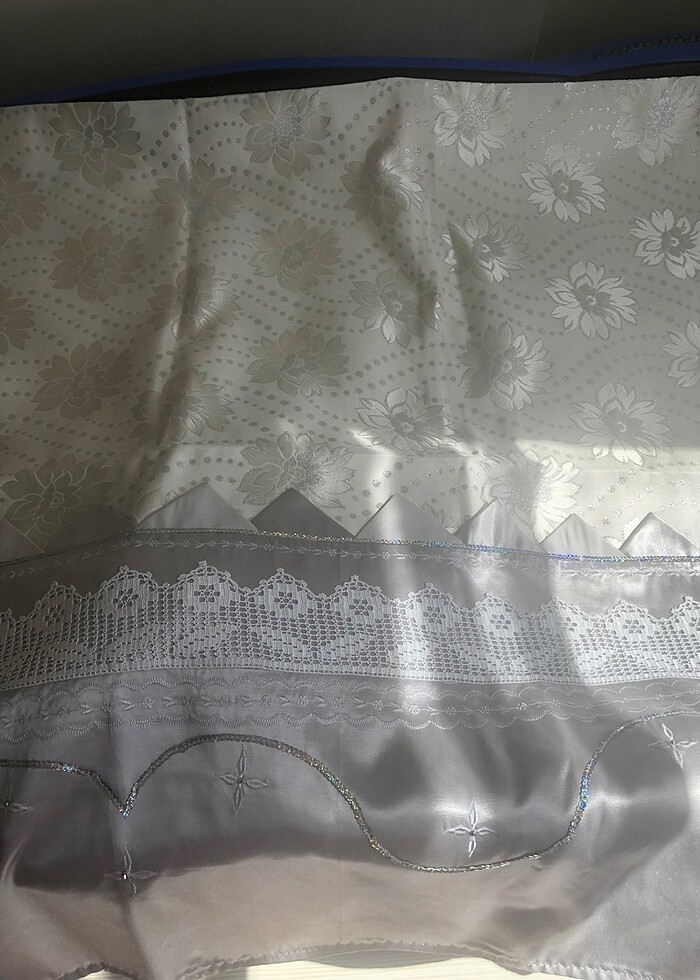 Gümüş rengi gerçek dantel ile sarılmış pike takımı - Görsel 2