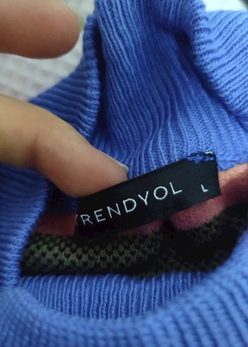 Pastel Renkli Örgü Desenli Sokak Stili Kedi Kıyafeti - Görsel 2