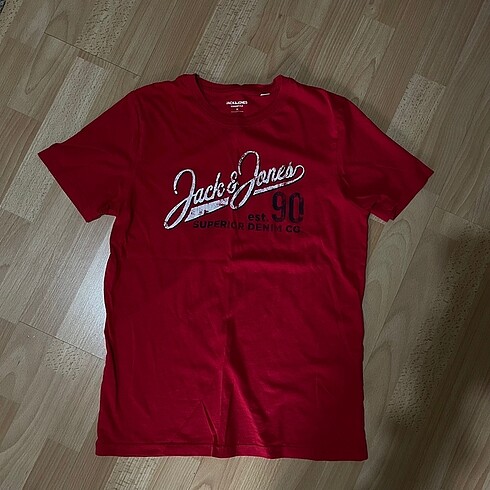 m Beden Jack and jones orijinal kırmızı tshirt