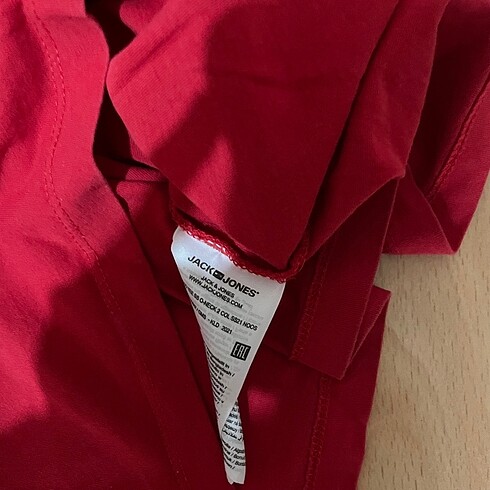 m Beden kırmızı Renk Jack and jones orijinal kırmızı tshirt