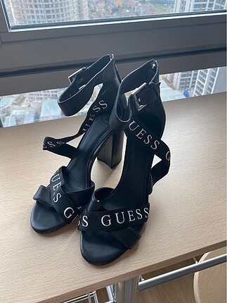 Guess topuklu ayakkabı