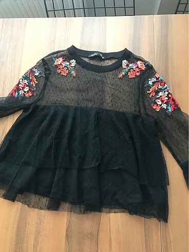 Bershka çiçekli tüllü bluz