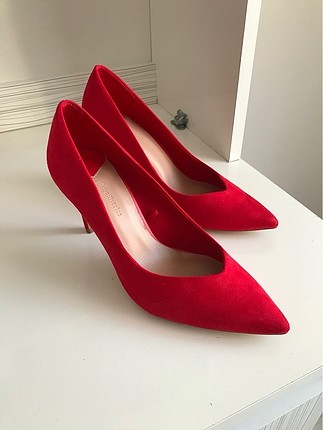 Kırmızı stiletto