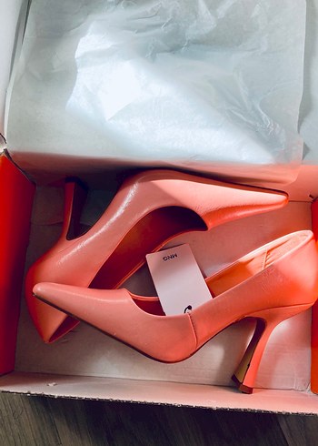 Pembe Tokalı İnce Topuklu Stiletto
