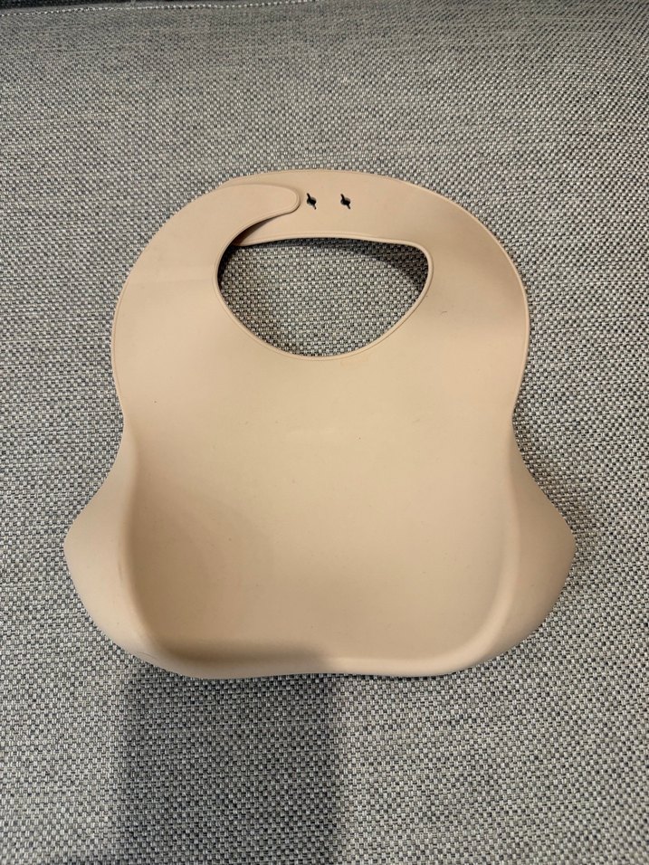 Mushie Silikon Önlük - Kiraz Desenli - Görsel 4