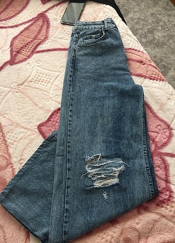 29 Beden bol paça dizi yırtık mom jeans