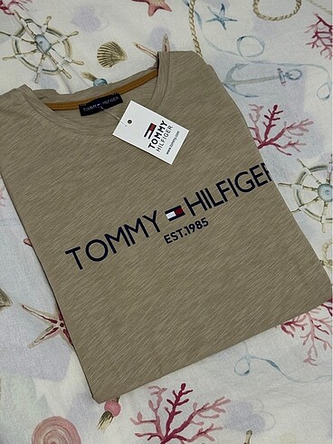 l/xl Beden Tommy Hilfiger tişörtler