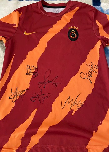 Galatasaray forma imzalı
