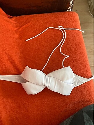 Beyaz bikini üstü