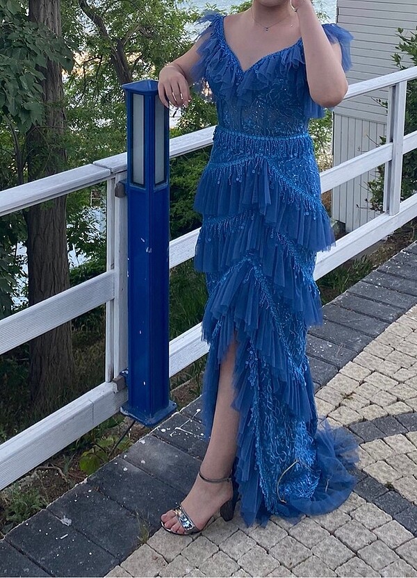 Mavi yırtmaçlı abiye - Görsel 3