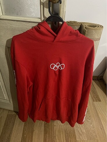 Kapşonlu sweatshirt
