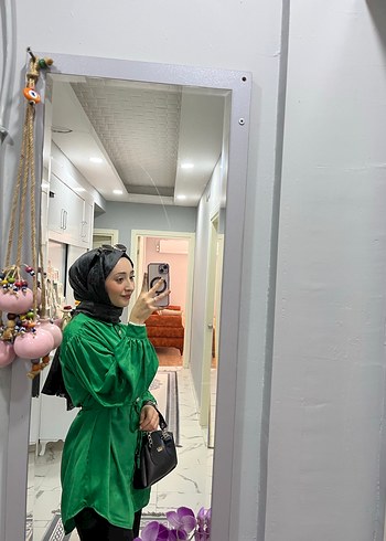 Yeşil saten gömlek - Görsel 2