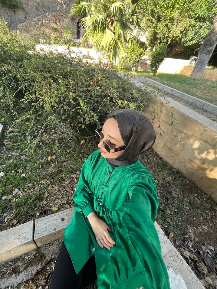 Yeşil saten gömlek - Görsel 4