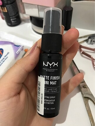 NYX MAKYAJ SABİTLEME SPREYİ