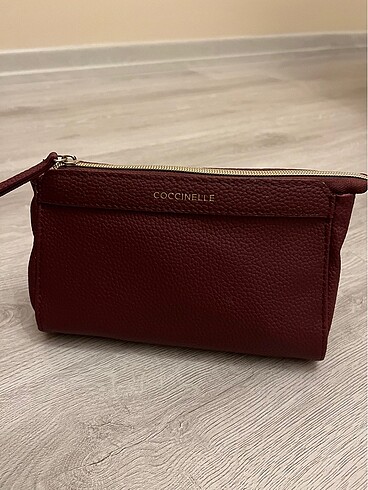 Coccinelle makyaj çantası .