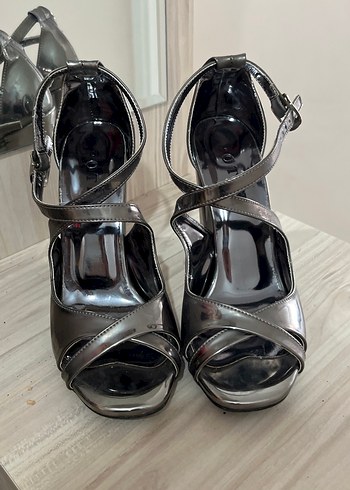 Gri Metalik Yılan Desenli Stiletto Topuklu