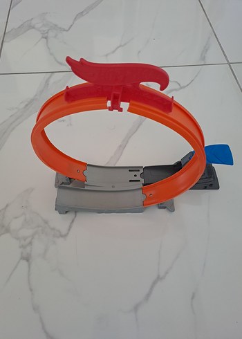 Hot wheels akrobasi rampası