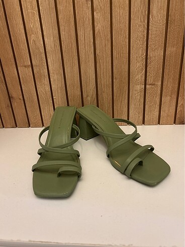 Pull and Bear Topuklu terlik sandalet