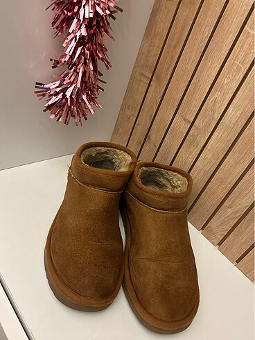 38 Beden Ugg bot