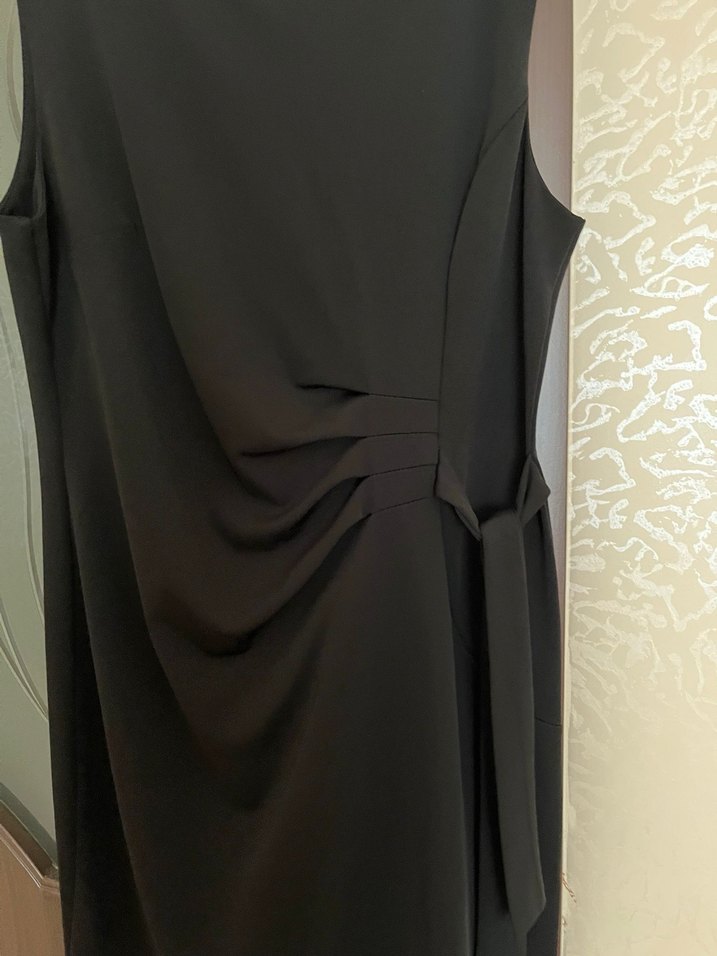 Siyah Drapeli Kolsuz Midi Elbise - Görsel 2