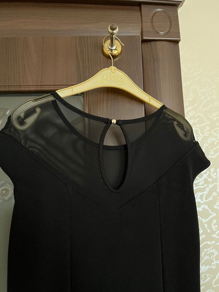 Siyah Uzun V Yaka Drapeli Elbise - Görsel 3