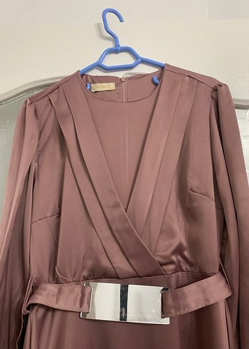 Kemer Detaylı Uzun Kadın Elbise - Görsel 3