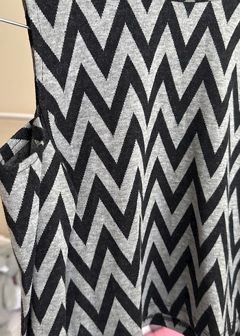 Yüksek Yakalı Zebra Desenli Kolsuz Triko Üst - Görsel 3