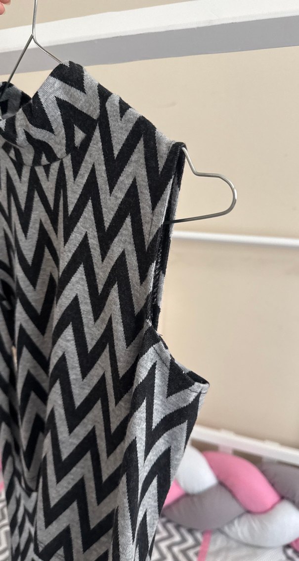 Yüksek Yakalı Zebra Desenli Kolsuz Triko Üst - Görsel 2