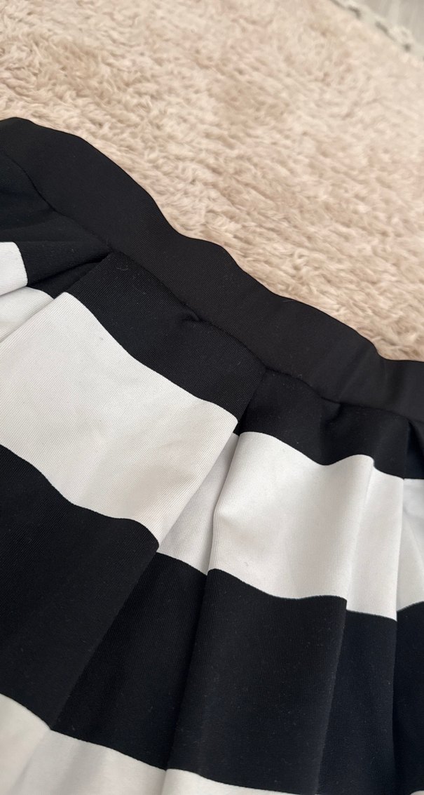 Kadın Siyah Beyaz Çizgili Pilili Mini Etek - Görsel 2