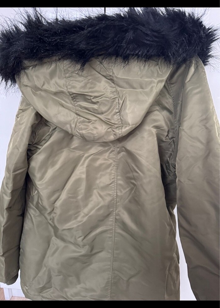 Haki Renkte Parka - Görsel 3