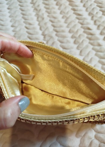 Altın Renkli Pul Detaylı Kadın Portföy Çanta - Görsel 3